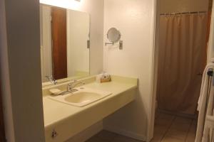 Gallery image of Golden Chain Motel in Grass Valley