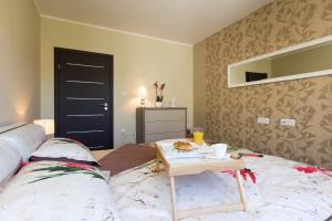 Postel nebo postele na pokoji v ubytování Deluxe Sea View Apartment Mate Balote