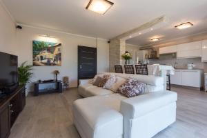 Kuchyňa alebo kuchynka v ubytovaní Deluxe Sea View Apartment Mate Balote