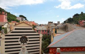 a building with a black and white stripes at Hotel Margherita in Monterosso al Mare