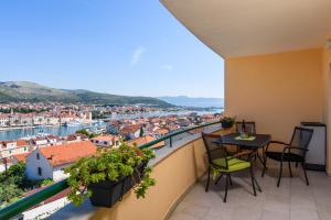 a balcony with a table and chairs and a view at Apartment Trogir City in Trogir
