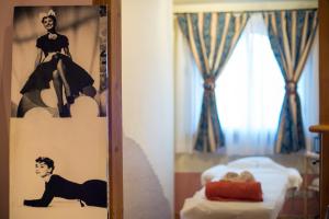Ένα ή περισσότερα κρεβάτια σε δωμάτιο στο Hotel Gianna