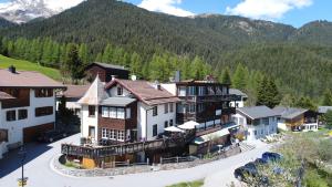 Nespecifikovaný výhled na hory nebo výhled na hory při pohledu z hotelu