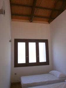 Postel nebo postele na pokoji v ubytování Albergue Coto Real de la Marina