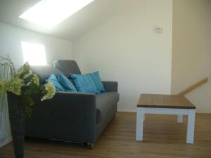 Ein Sitzbereich in der Unterkunft Ferienwohnung Rheinaue
