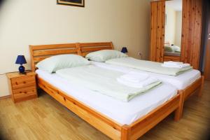 Postel nebo postele na pokoji v ubytování Bokun Apartments III