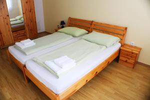 Postel nebo postele na pokoji v ubytování Bokun Apartments III