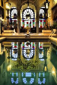 Bazén v ubytování Riad Arabesque & Spa nebo v jeho okolí