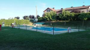 El Corralico del Moncayo tesisinde veya buraya yakın yüzme havuzu