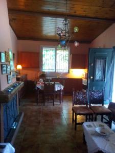 a dining room with a table and chairs at Anastasia's Cottage in Oikhalía