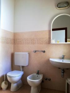 A bathroom at Hotel Mucciolini
