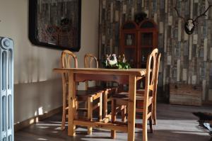 A seating area at El Jardin de Manuela