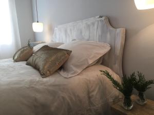 A bed or beds in a room at El Jardin de Manuela