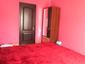 Giường trong phòng chung tại Gurami Guest House 1