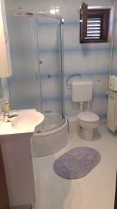 Ванная комната в Villa M&M - ZF Hvar