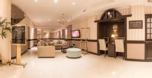 
a living room filled with furniture and a tv at Prince Hotel in Mar del Plata
