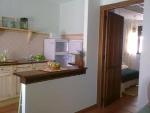 A kitchen or kitchenette at La Casa del Telar