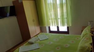 Postel nebo postele na pokoji v ubytování Apartments Alissa