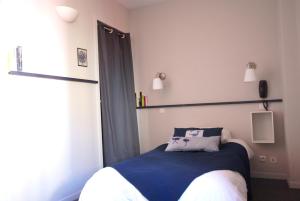 Cama ou camas em um quarto em Hotel de la Placette Barcelonnette