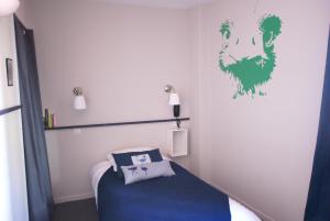 Cama ou camas em um quarto em Hotel de la Placette Barcelonnette