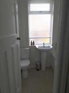 Vonios kambarys apgyvendinimo įstaigoje Belfast Holiday Home