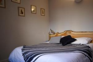 Cama ou camas em um quarto em Hotel de la Placette Barcelonnette