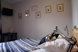 Cama ou camas em um quarto em Hotel de la Placette Barcelonnette