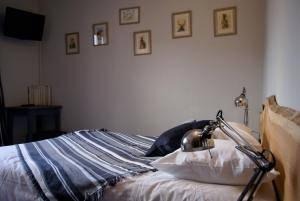 Cama ou camas em um quarto em Hotel de la Placette Barcelonnette