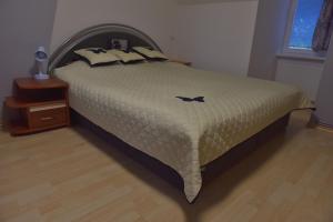 Postel nebo postele na pokoji v ubytování Jurmala Guest House Markiza