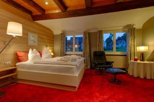 En eller flere senge i et værelse på Hotel Restaurant des Vosges