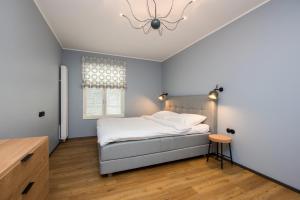 Tempat tidur dalam kamar di Tallinn Apartment Hotel - No Contact Check In