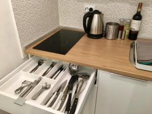 Kuchnia lub aneks kuchenny w obiekcie Bed & Bike Zagreb studio apartment