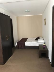 Postel nebo postele na pokoji v ubytování Coquette VILLA Mamaia Nord