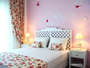 A bed or beds in a room at Villa Kiza Apartments
