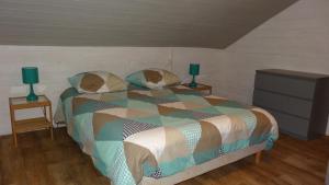 a bedroom with a bed and two lamps on tables at Le Clos de Mesvres in Civray-de-Touraine