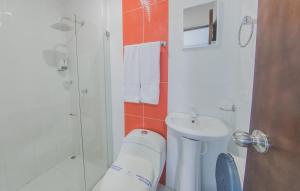 Koupelna v ubytování Azuán Suites Hotel By GEH Suites