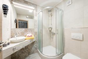 Kúpeľňa v ubytovaní Superb Beachfront Luxury Seaview with Private Beach