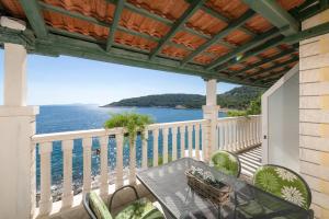 A balcony or terrace at Superb Beachfront Luxury Seaview with Private Beach