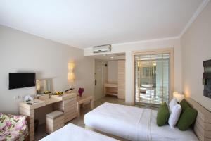 Gallery image of Zeytinada Hotel in Torba