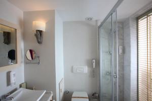 
A bathroom at Zeytinada Hotel
