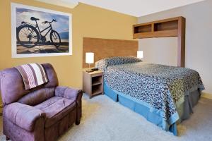A bed or beds in a room at Days Inn by Wyndham Winona
