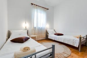 Posteľ alebo postele v izbe v ubytovaní Apartmani Prkačin