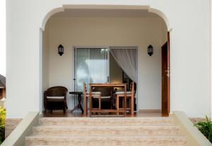 Rõdu või terrass majutusasutuses Seashell Beach Villa