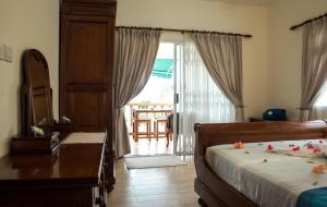 A bed or beds in a room at Seashell Beach Villa