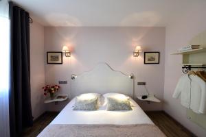 Voodi või voodid majutusasutuse The Originals Boutique, Hôtel du Parc, Cavaillon toas