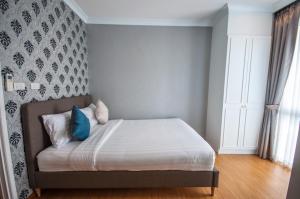 En eller flere senge i et værelse på My Resort Family Condo