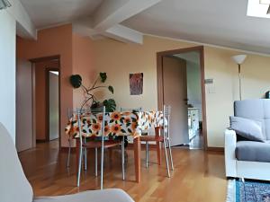 Posezení v ubytování Mansarda Raggio Di Sole