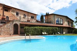 The swimming pool at or close to Agriturismo Podere S. Croce