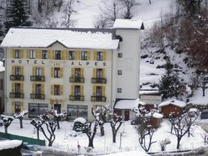Hotel des Alpes v zimě
