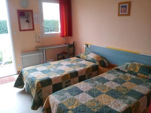 Postel nebo postele na pokoji v ubytování Tour Hôtel